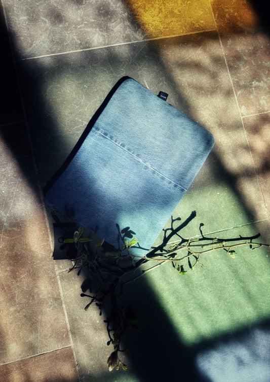 Medium mono Denim