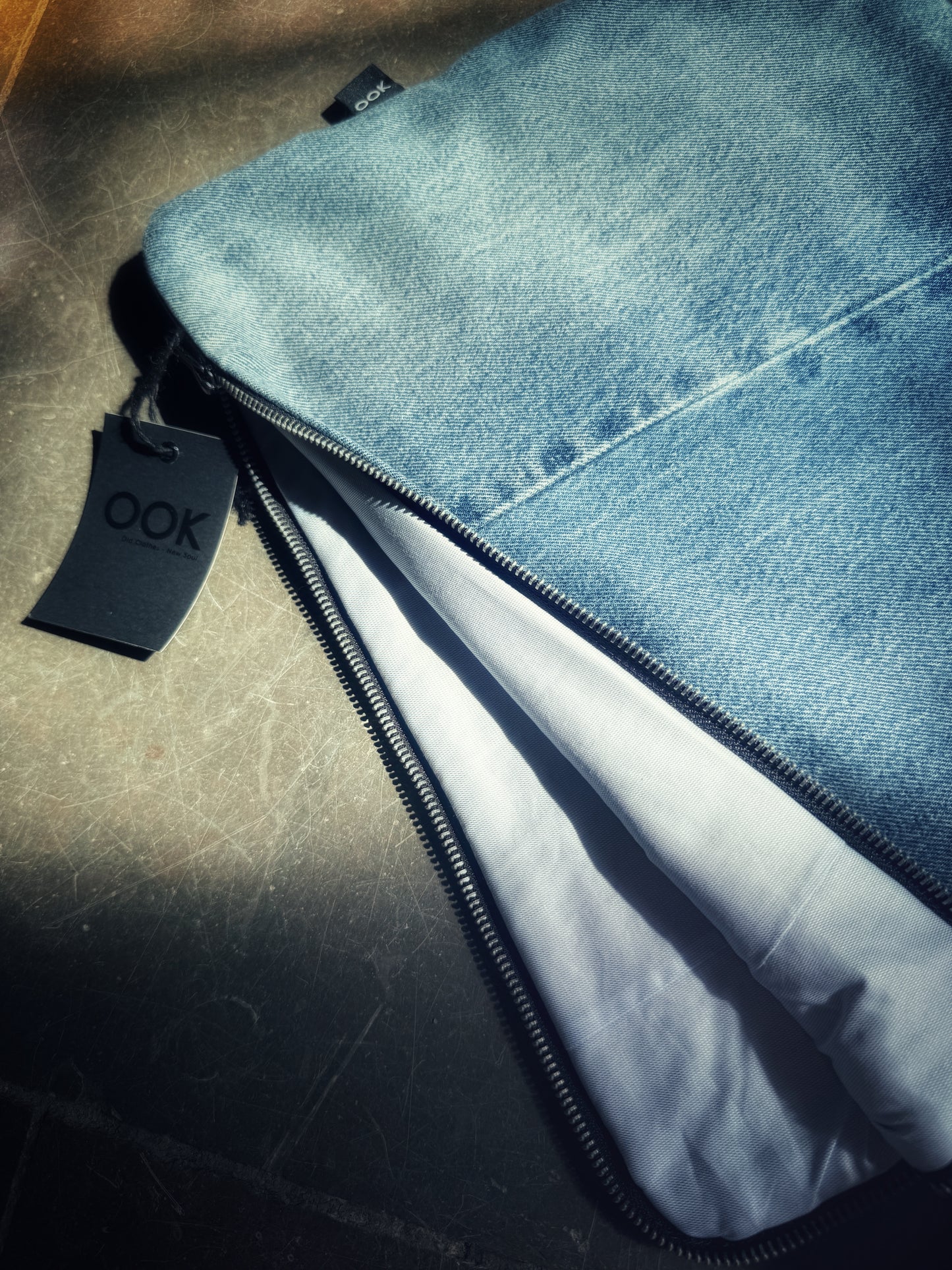 Medium mono Denim