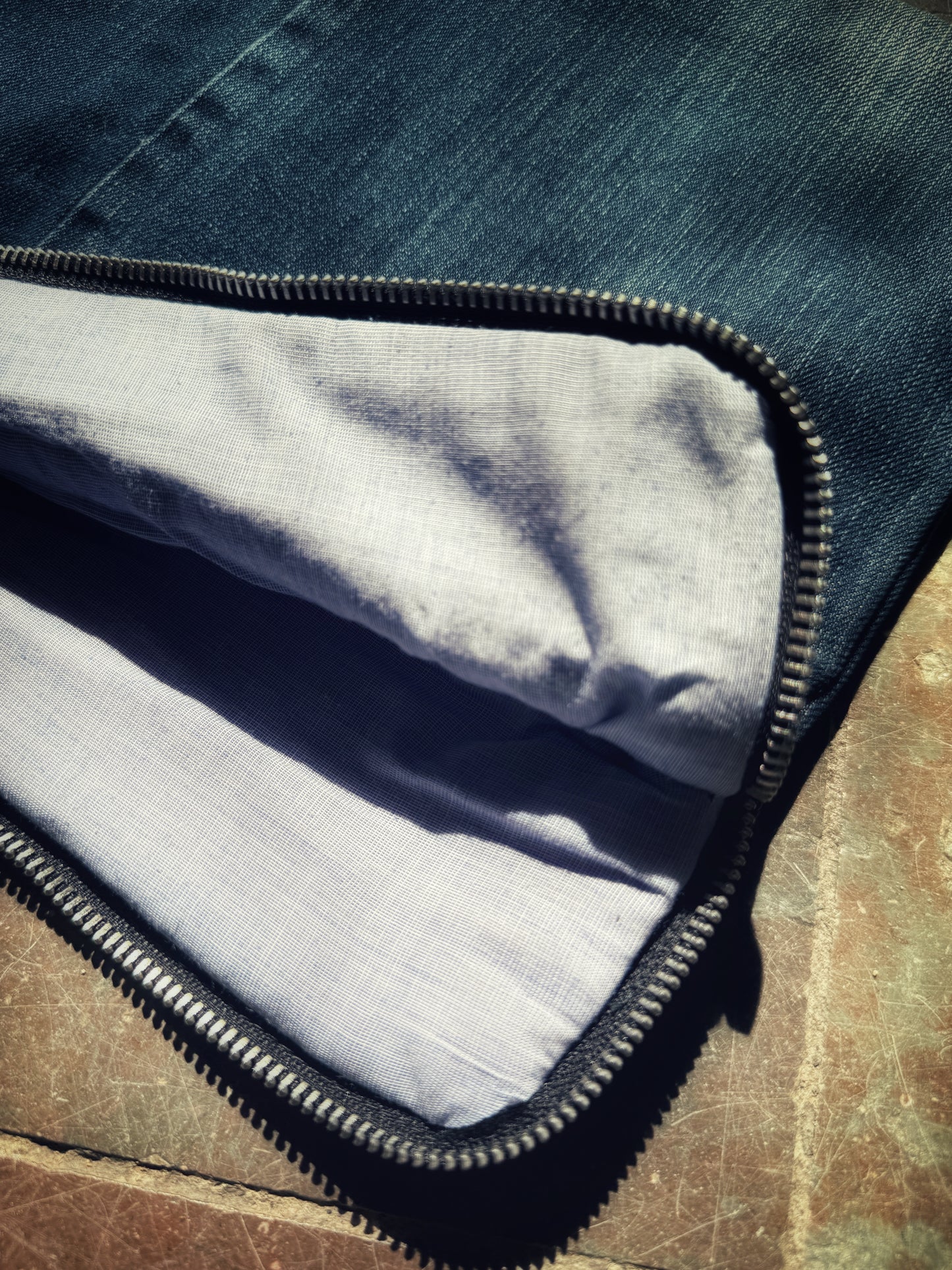Medium Mono Denim 01
